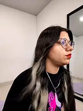 Snapshot of harper_ks chatting on 02-19-26, 02:30 harper ks online show from 02-19-26, 02:30