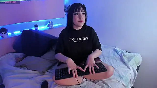 bubble  angel   online show from 11-20-25, 11:44