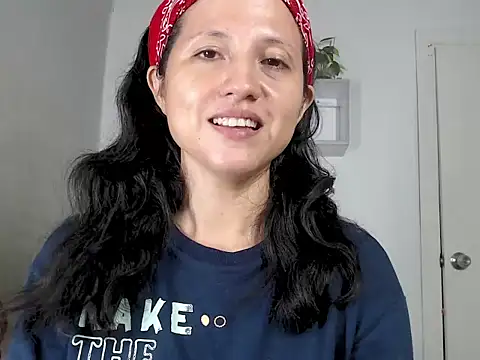 Renata Rivas online show from 10-30-25, 04:11