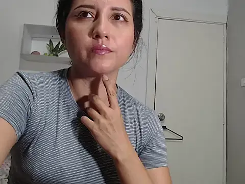 Renata Rivas online show from 01-13-26, 04:27