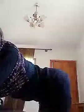 Snapshot of roseflore chatting on 10-11-25, 11:00 roseflore online show from 10-11-25, 11:00