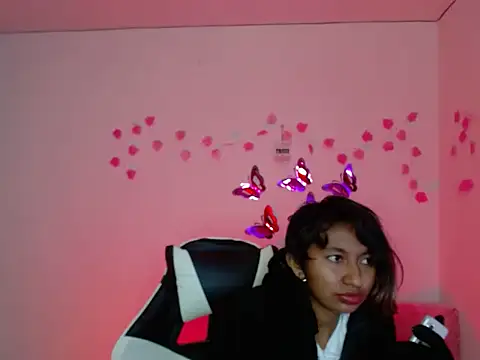 Snapshot of amber__666 chatting on 10-19-25, 01:41 amber 666 online show from 10-19-25, 01:41