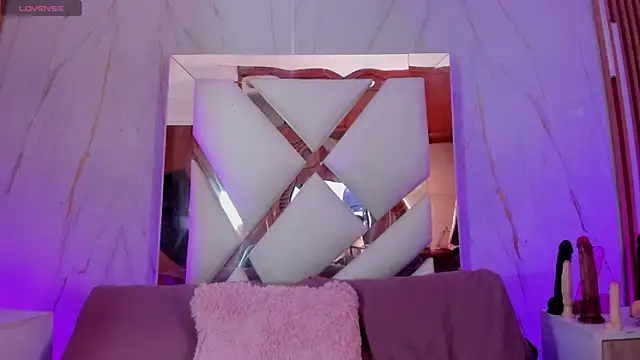 Snapshot of little__Chloee_ chatting on 02-10-26, 09:36 little Chloee online show from 02-10-26, 09:36