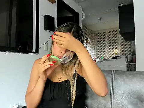 Snapshot of sarita-moree chatting on 02-24-26, 01:12 sarita-moree online show from 02-24-26, 01:12