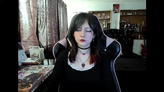 Maki Zein  online show from 11-06-25, 04:22