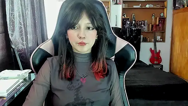 Maki Zein  online show from 12-17-25, 06:57