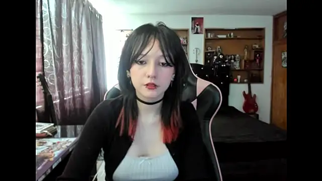 Maki Zein  online show from 10-30-25, 03:20