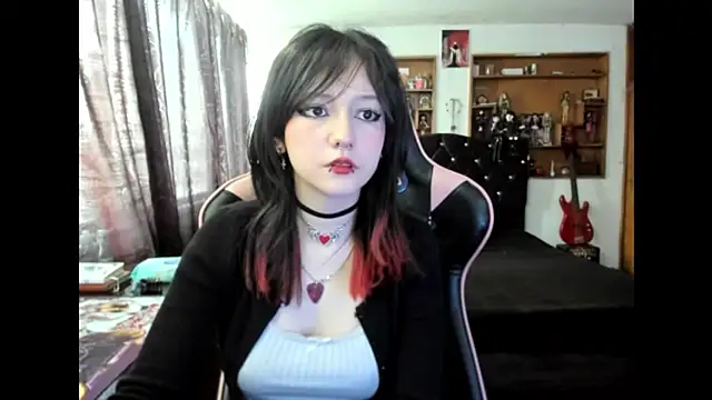 Maki Zein  online show from 11-14-25, 05:49