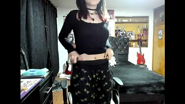 Maki Zein  online show from 11-21-25, 10:14