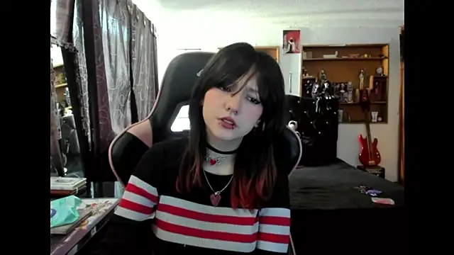 Maki Zein  online show from 12-04-25, 07:35