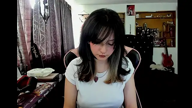 Snapshot of Maki_Zein_ chatting on 02-04-26, 08:04 Maki Zein online show from 02-04-26, 08:04