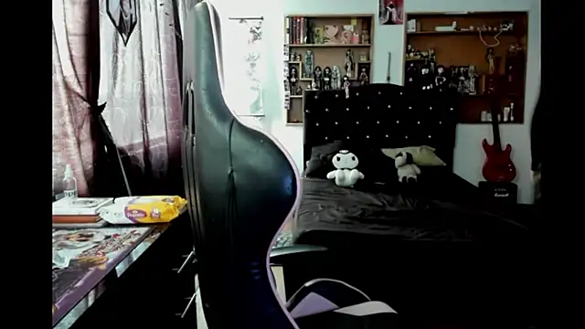 Maki Zein  online show from 03-06-26, 04:35