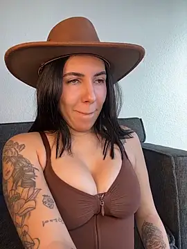 Snapshot of Lolathebaddie chatting on 11-14-25, 05:05 Lolathebaddie online show from 11-14-25, 05:05