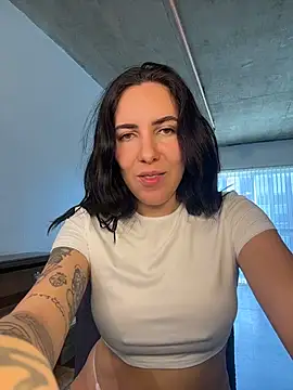 Snapshot of Lolathebaddie chatting on 02-17-26, 05:43 Lolathebaddie online show from 02-17-26, 05:43