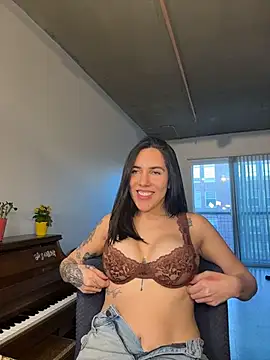 Snapshot of Lolathebaddie chatting on 02-20-26, 12:29 Lolathebaddie online show from 02-20-26, 12:29