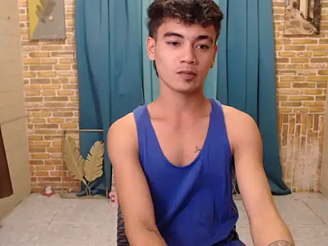 Snapshot of boy_raphael chatting on 10-11-25, 10:38 boy raphael online show from 10-11-25, 10:38