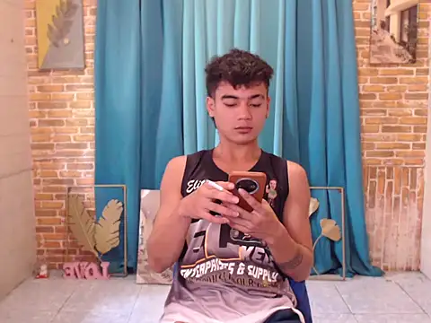 Snapshot of boy_raphael chatting on 10-27-25, 04:35 boy raphael online show from 10-27-25, 04:35