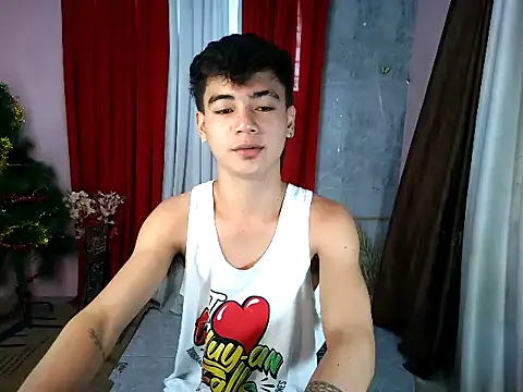 Snapshot of boy_raphael chatting on 10-15-25, 04:11 boy raphael online show from 10-15-25, 04:11