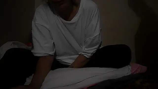 Snapshot of Michelle77_2024 chatting on 10-17-25, 09:27 Michelle77 2024 online show from 10-17-25, 09:27