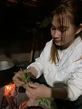 Yan 50299 online show from 10-27-25, 11:00