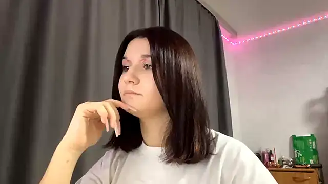Snapshot of ElsieZuno chatting on 10-11-25, 03:46 ElsieZuno online show from 10-11-25, 03:46