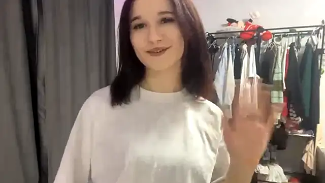 Snapshot of ElsieZuno chatting on 10-12-25, 03:24 ElsieZuno online show from 10-12-25, 03:24