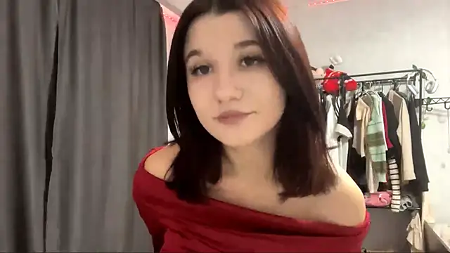 Snapshot of ElsieZuno chatting on 10-14-25, 12:06 ElsieZuno online show from 10-14-25, 12:06