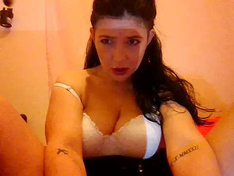 Snapshot of KASIADavis chatting on 10-20-25, 07:42 KASIADavis online show from 10-20-25, 07:42