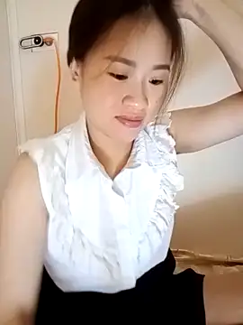 tuongvycute online show from 10-31-25, 03:41