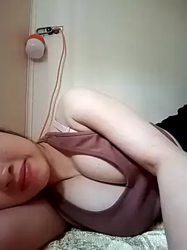 tuongvycute online show from 10-24-25, 04:00