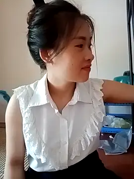 tuongvycute online show from 10-17-25, 03:32