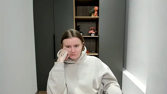 Snapshot of DaniellaPencil chatting on 10-11-25, 04:35 DaniellaPencil online show from 10-11-25, 04:35