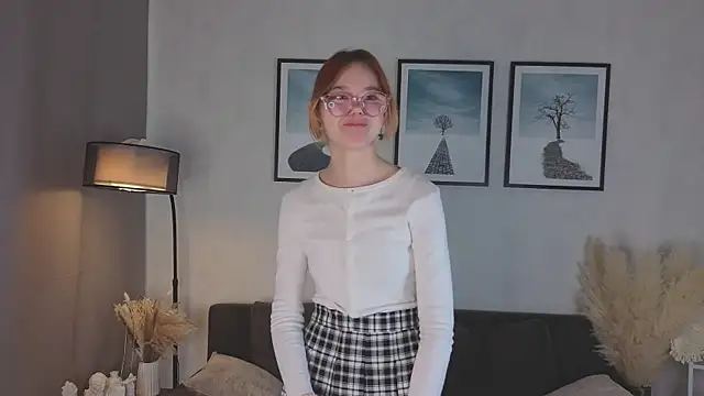 LinhFerrales online show from 10-19-25, 10:07