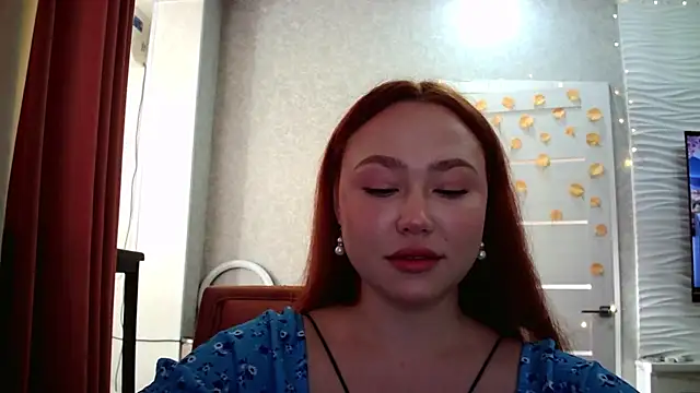 Snapshot of LolaMint_ chatting on 10-20-25, 10:05 LolaMint online show from 10-20-25, 10:05