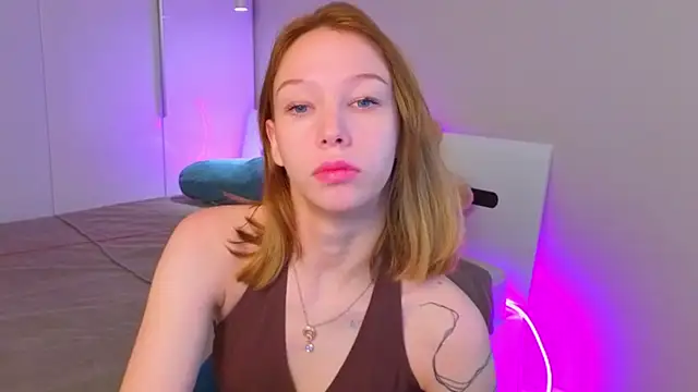 Snapshot of LilyVoise chatting on 11-13-25, 11:58 LilyVoise online show from 11-13-25, 11:58