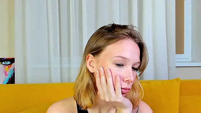 Snapshot of LilyVoise chatting on 10-11-25, 03:02 LilyVoise online show from 10-11-25, 03:02