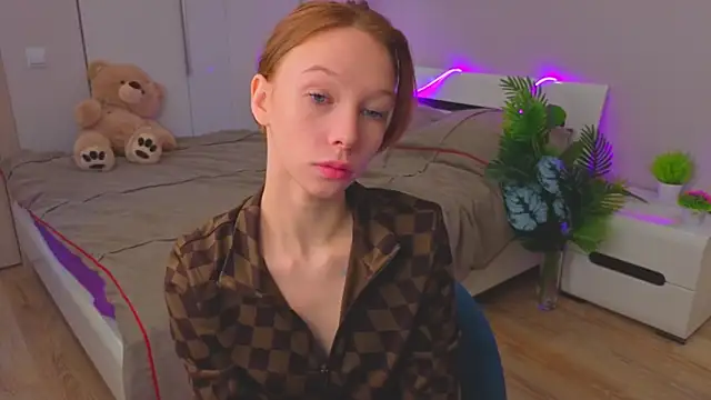 Snapshot of LilyVoise chatting on 11-16-25, 11:37 LilyVoise online show from 11-16-25, 11:37