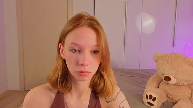 Snapshot of LilyVoise chatting on 11-07-25, 11:37 LilyVoise online show from 11-07-25, 11:37