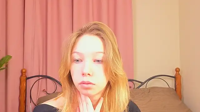 Snapshot of LilyVoise chatting on 10-25-25, 11:09 LilyVoise online show from 10-25-25, 11:09