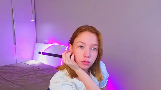 Snapshot of LilyVoise chatting on 11-12-25, 12:31 LilyVoise online show from 11-12-25, 12:31