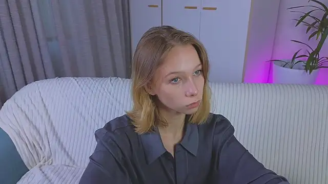 Snapshot of LilyVoise chatting on 10-13-25, 11:56 LilyVoise online show from 10-13-25, 11:56