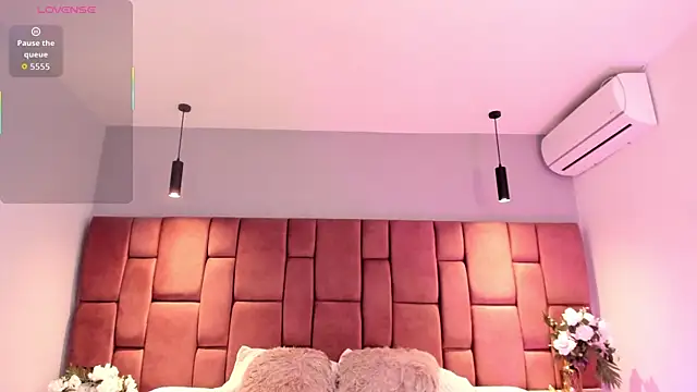 Snapshot of LittleVaale chatting on 11-07-25, 11:26 LittleVaale online show from 11-07-25, 11:26