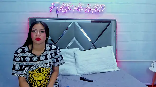 Snapshot of Innocent_Room1 chatting on 10-19-25, 06:43 Innocent Room1 online show from 10-19-25, 06:43