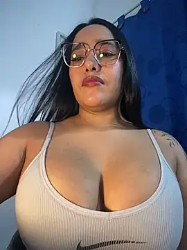 Snapshot of mis-violetha chatting on 07-17-26, 03:04 mis-violetha online show from 07-17-26, 03:04