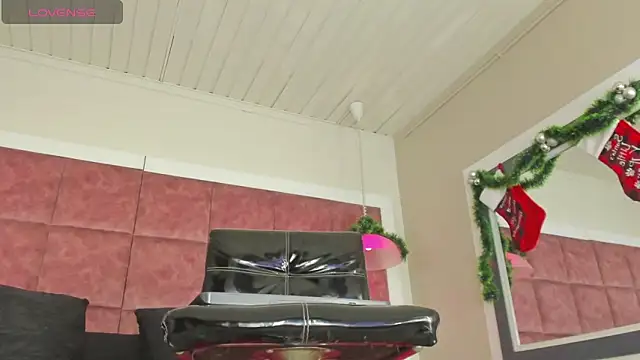 Shara Goddes05 online show from 12-15-25, 02:23