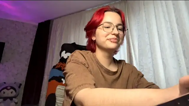 Snapshot of TheaBertch chatting on 10-12-25, 02:18 TheaBertch online show from 10-12-25, 02:18