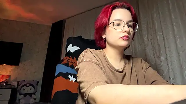 Snapshot of TheaBertch chatting on 10-13-25, 03:57 TheaBertch online show from 10-13-25, 03:57