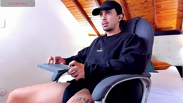 Liam Espinoza online show from 10-22-25, 12:37