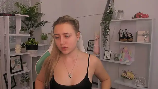 Lulu   Moon online show from 12-04-25, 07:29