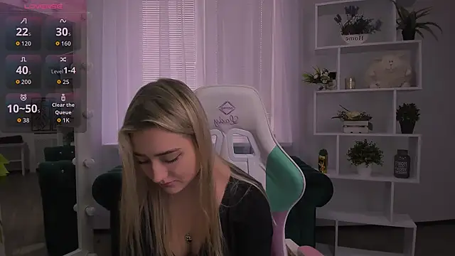 Lulu   Moon online show from 11-13-25, 08:51